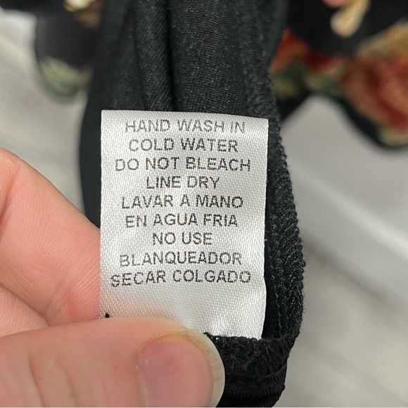 Entro Halter Neck Flowy Top Black Floral V Neckline Collared M - Picture 9 of 9